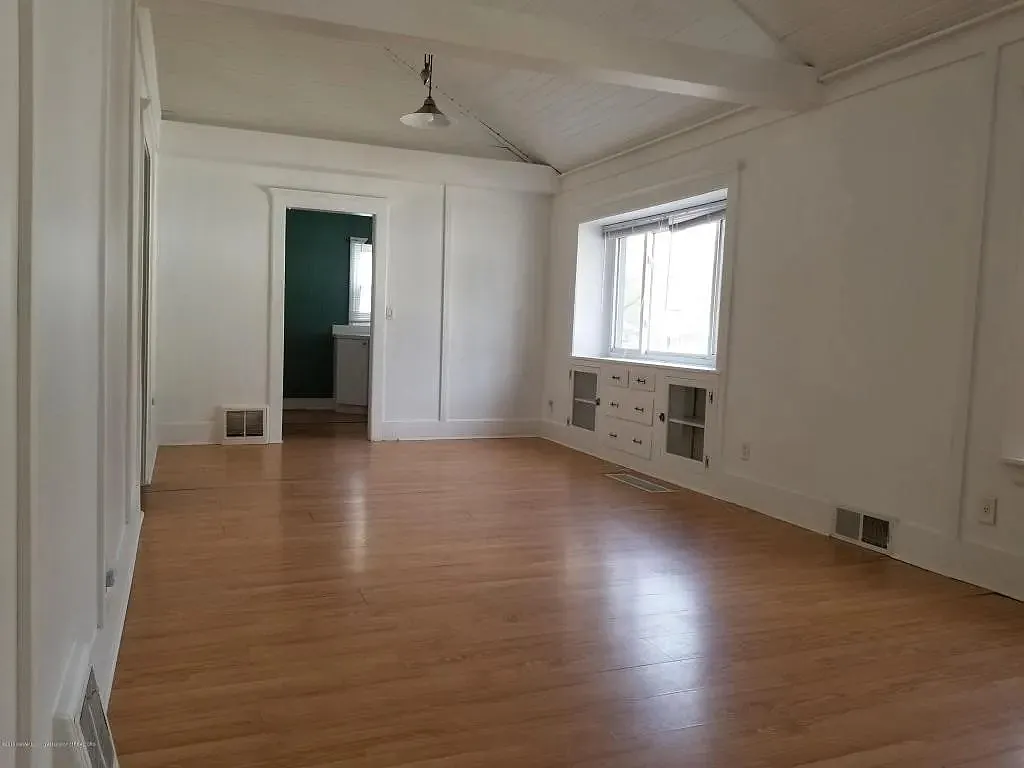 2 bed, 840 sqft, $1,375 — Photo 2