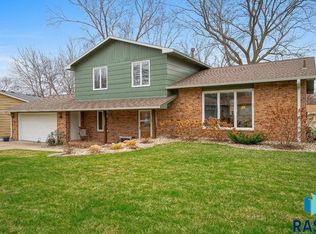 5809 W Bristol Dr, Sioux Falls, SD 57106