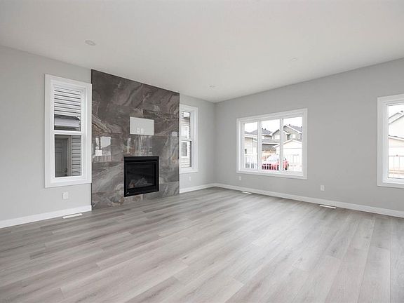 5th image of 185 NE Dafoe Way