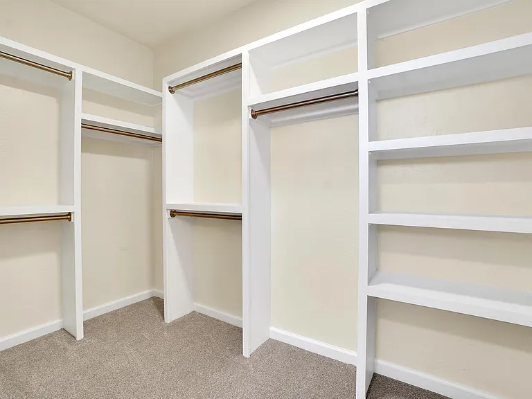 5580 Country Club Dr — Photo 34