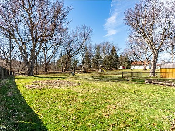 3rd image of 1670 Berna Rd