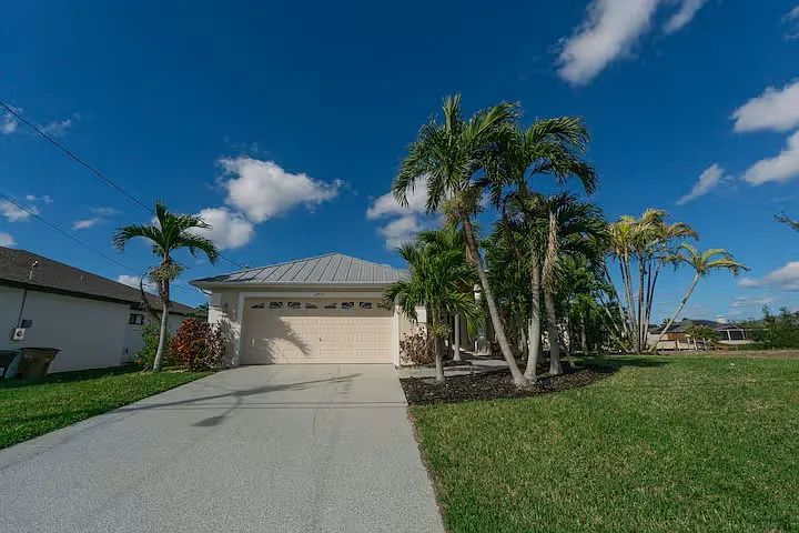 2712 SW 17th Ave — Photo 1