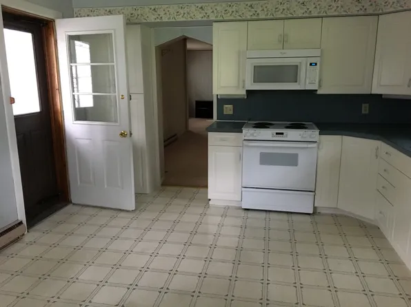 1542 Pulaski Ave, Coal Township, PA 17866