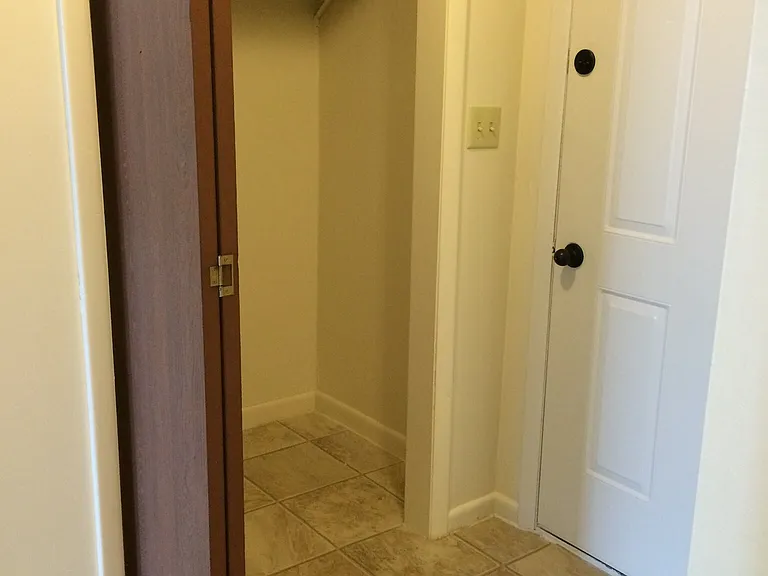 510-542 Hycliff Dr N — Photo 10