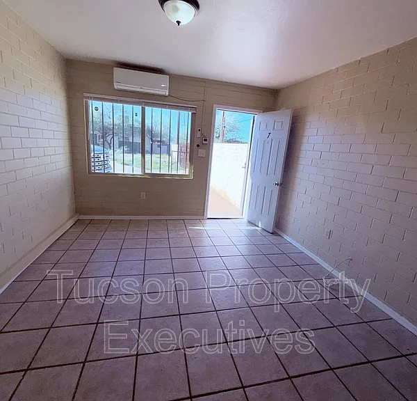 232 W Flores St #7 — Photo 7