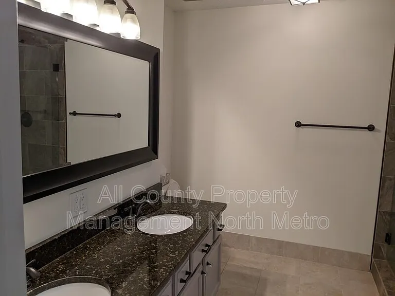 215 Broken Lance Pl — Photo 17