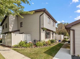 204 E Woodlawn Rd, New Lenox, IL 60451