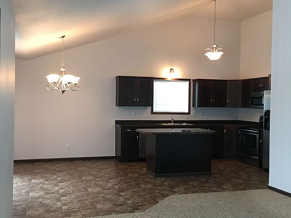 3rd image of 3130 Foxtail Dr E