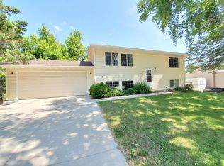 627 36th St SW, Rochester, MN 55902