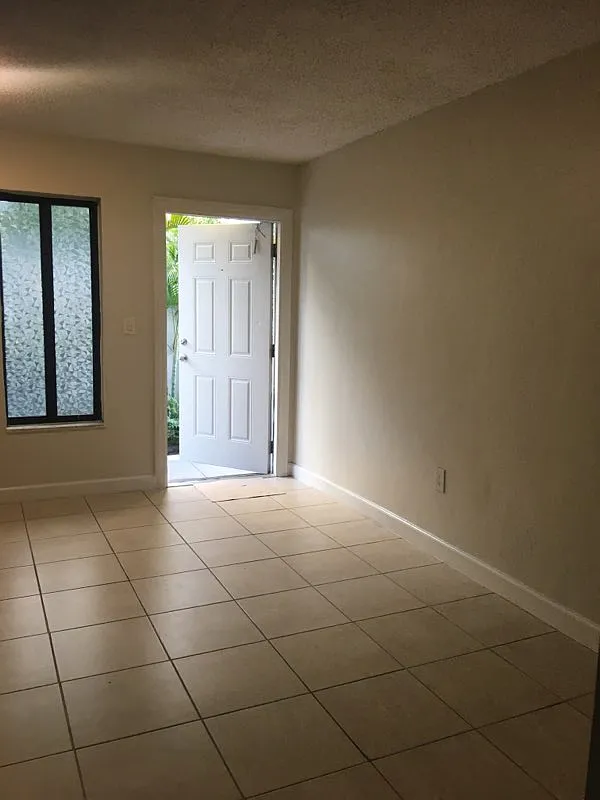 1 bed, 900 sqft, $1,600 — Photo 1