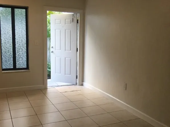 1144 NW 5th St, Miami, FL