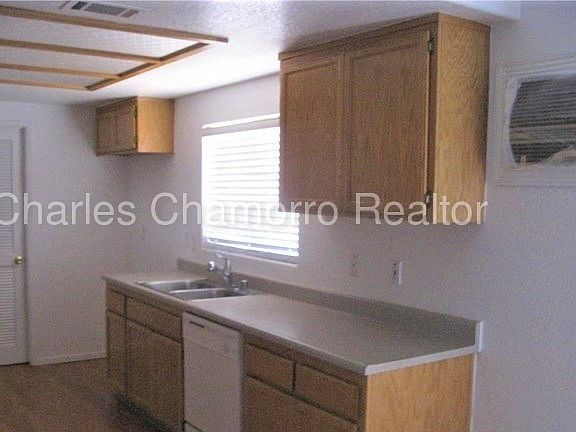 4th image of 10942 Merino Ave