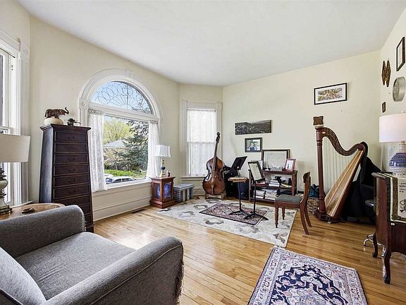 4th image of 1039 E College St