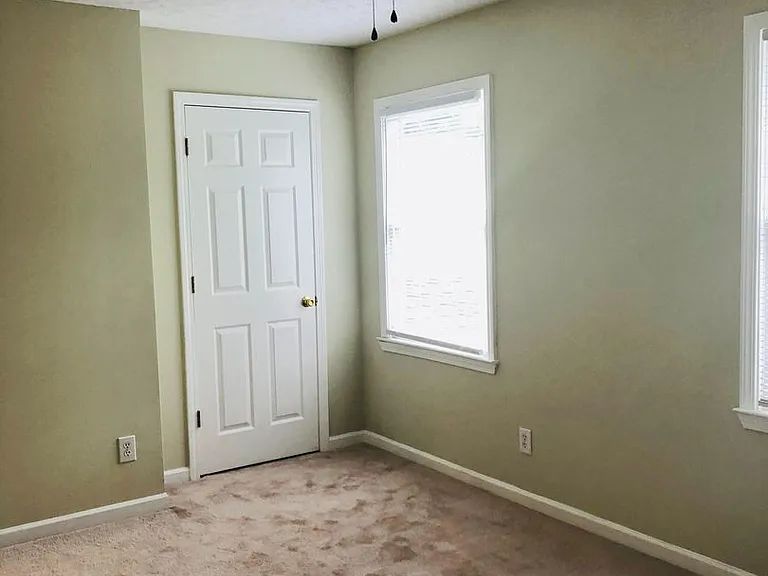 363 E Jefferson St — Photo 11