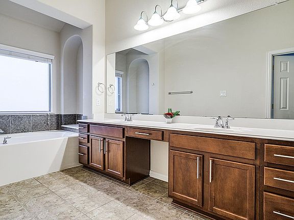 3rd image of 2443 Lismore Ln