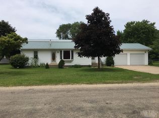 103 N 6th St, Oquawka, IL 61469