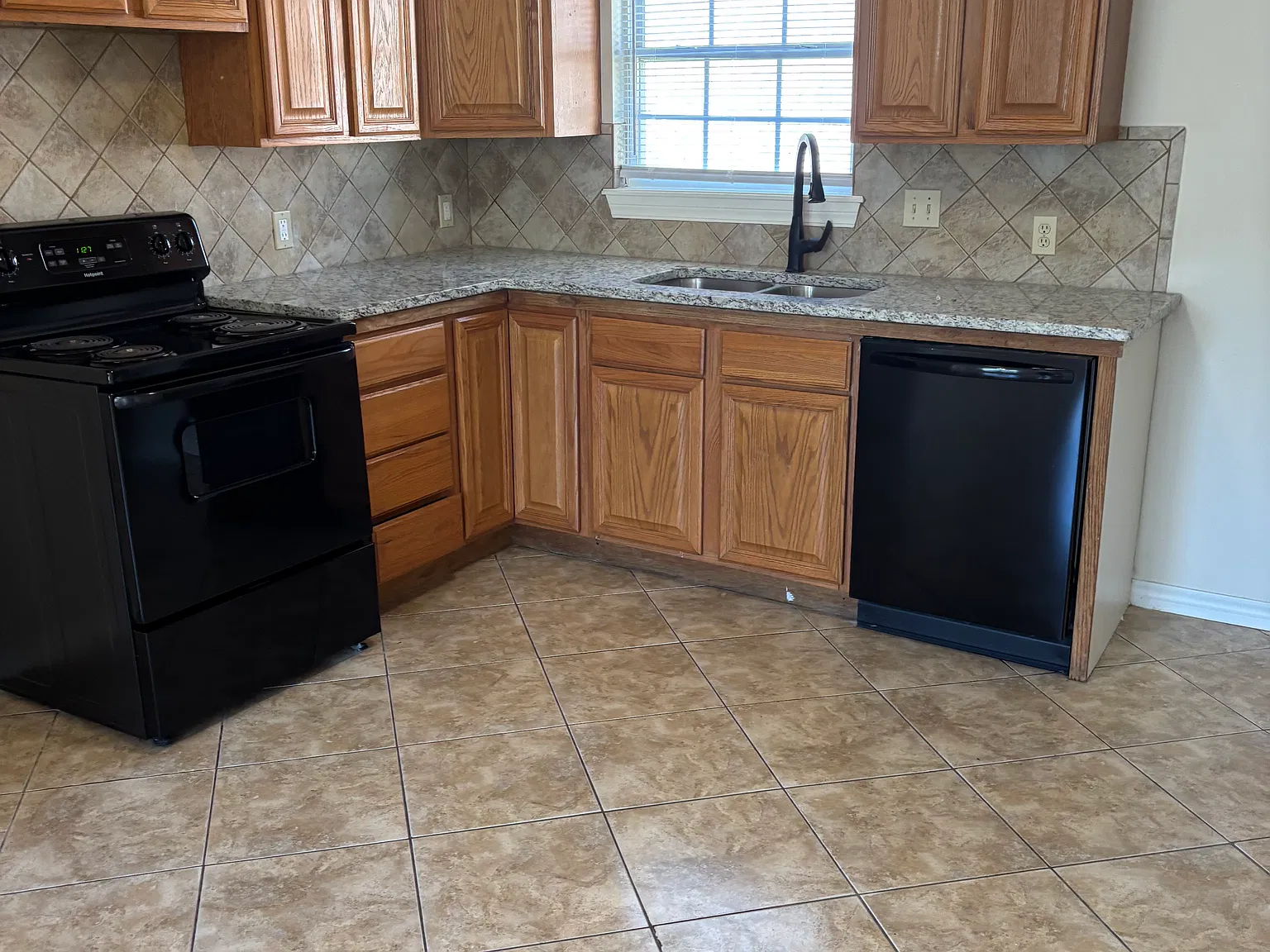 2 bed, 2170 sqft, $1,400 — Photo 4
