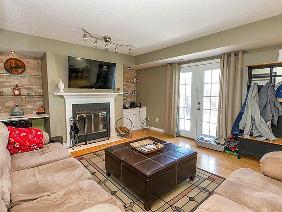 3rd image of 437 Darby Creek Rd APT D