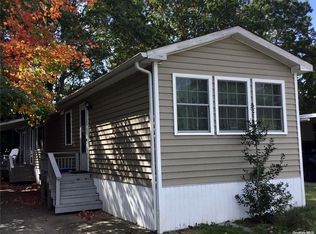 44 Ticonderoga Dr, Bohemia, NY 11716