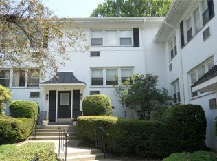 52 Avon Cir, Pt Chester, NY 10573