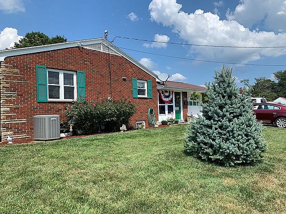 3rd image of 802 Boulevard Dr