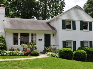 5620 Knollwood Rd, Bethesda, MD 20816