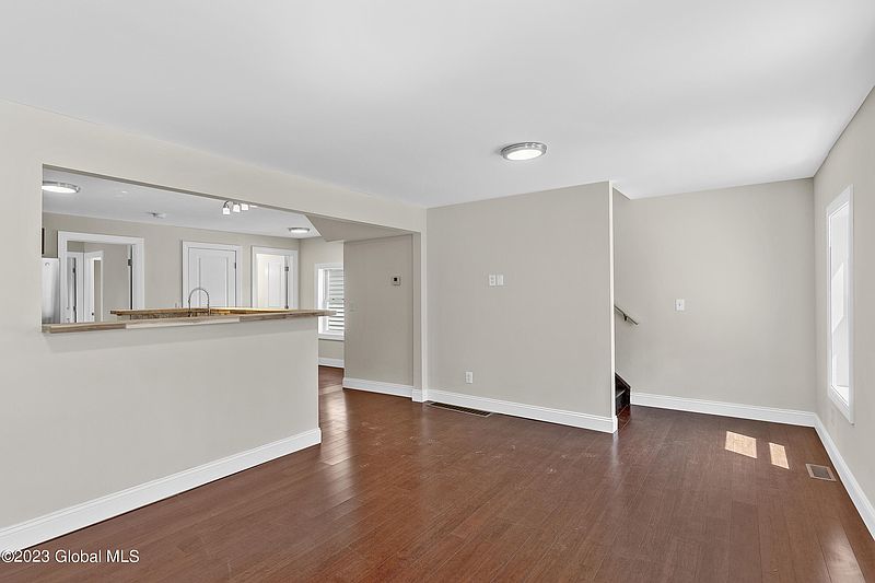 3rd image of 5 Delaware Avenue