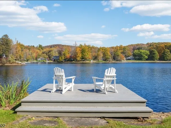 257 Cupsaw Dr, Ringwood Boro, NJ 07456