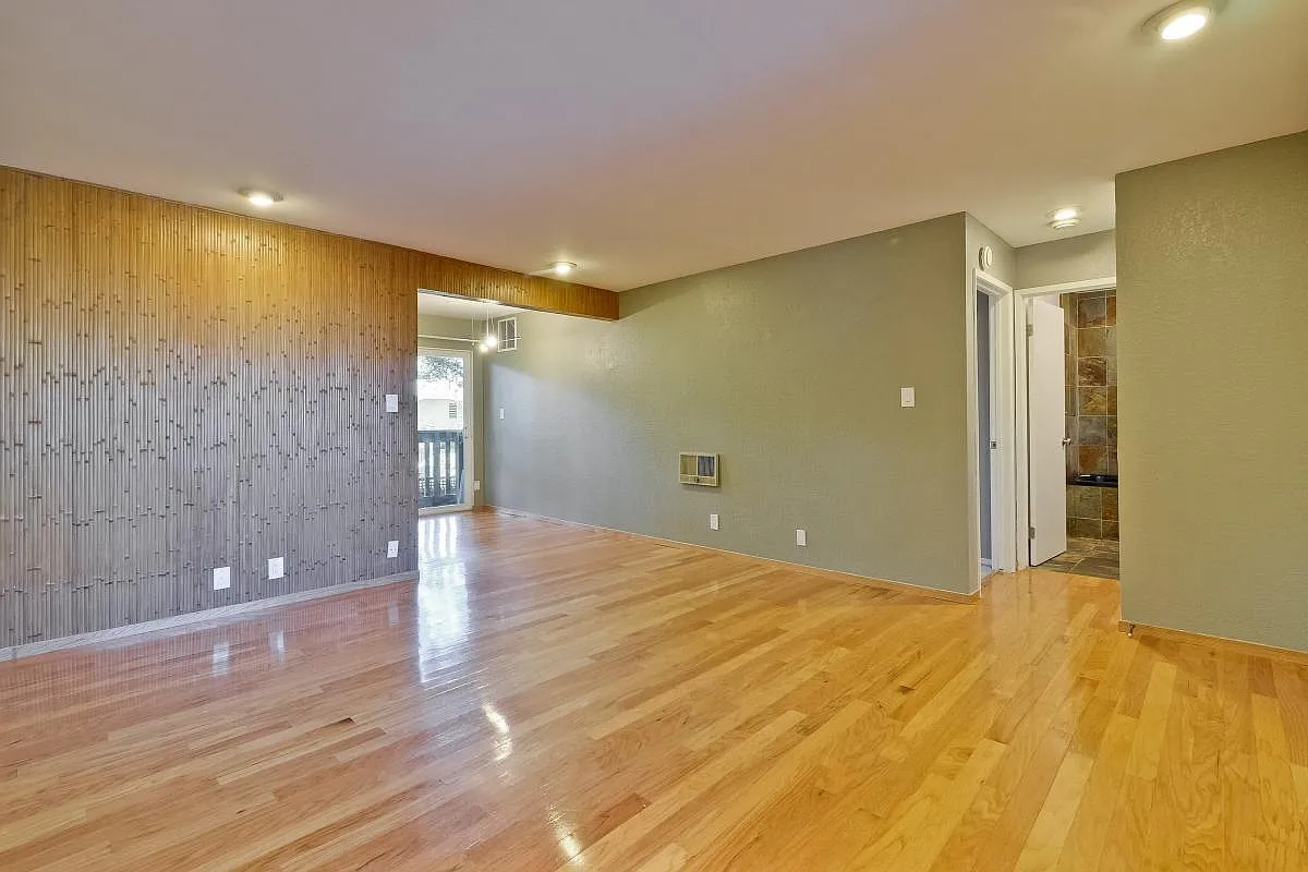 480 E Okeefe Street — Photo 4