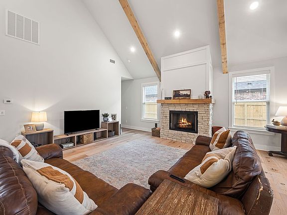 4th image of 1410 Paragon Dr