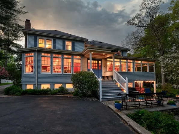 58 Hartford St, Dover, MA 02030