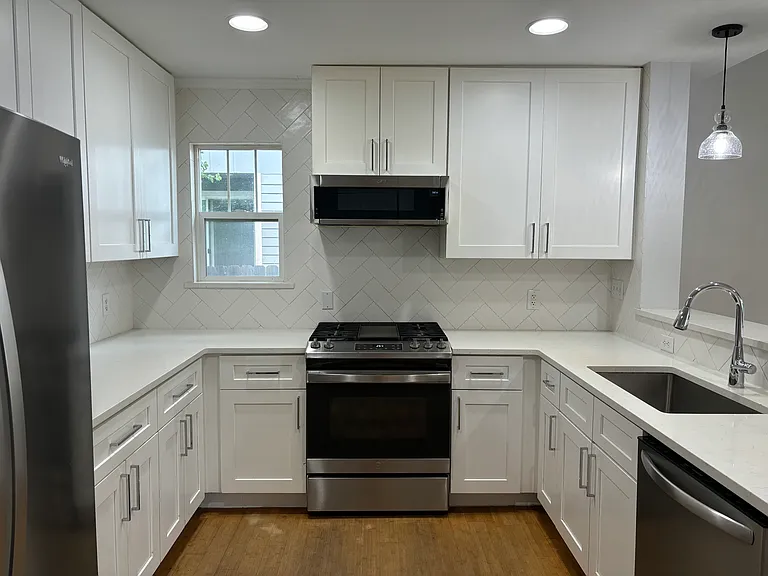 2924 E 13th St — Photo 11