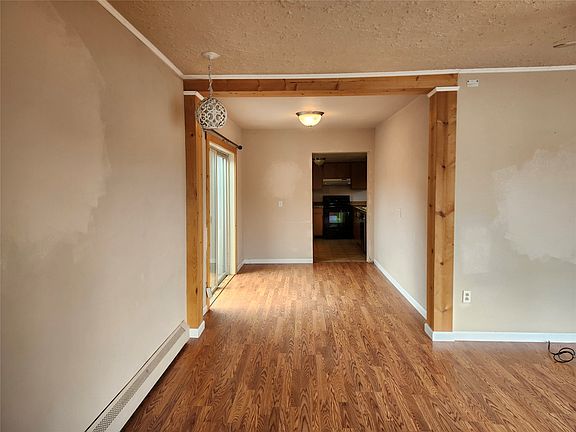 3rd image of 211 Wall St