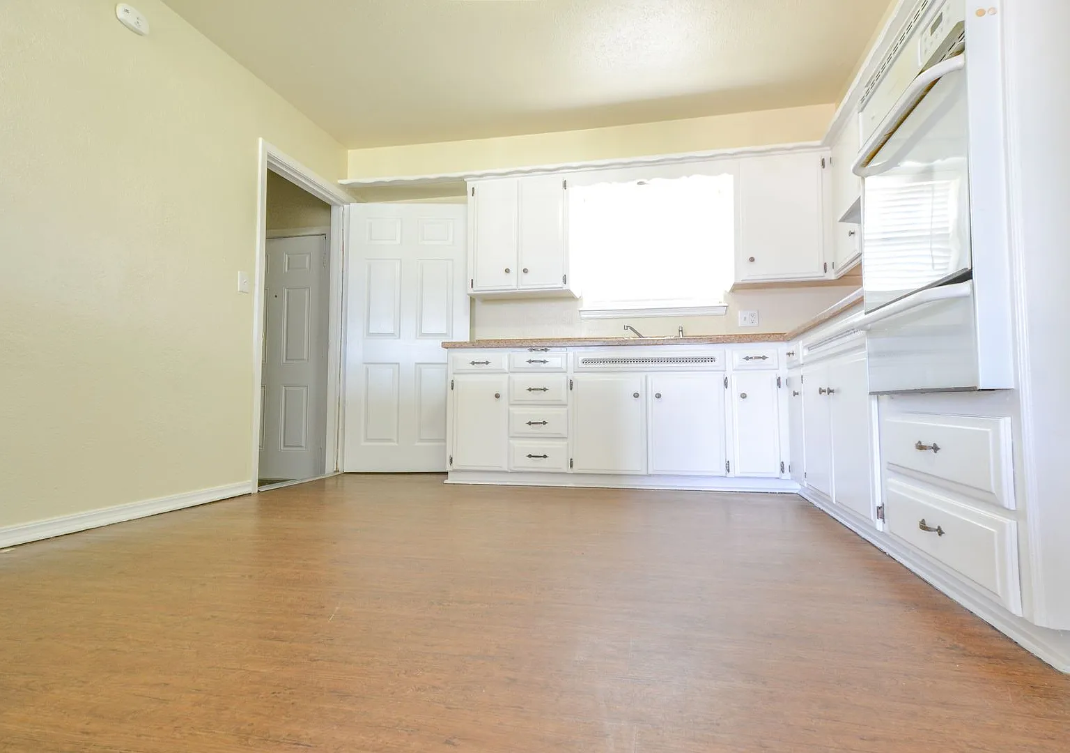 Cozy 4-Bedroom Home Near Oklahoma City Community College — Photo 4