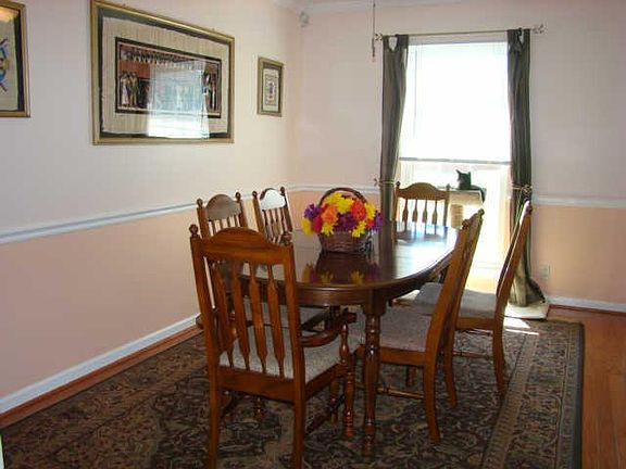4th image of 409 Valley View Dr