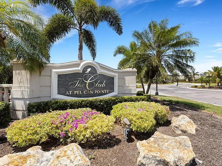 Entry into 
Pelican 
Point