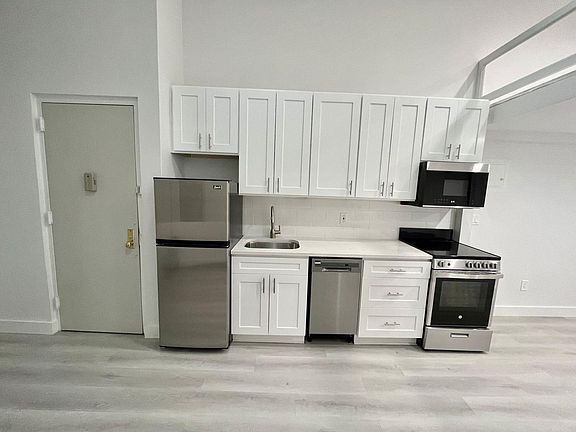 5th image of 440 10th Ave APT 1RS
