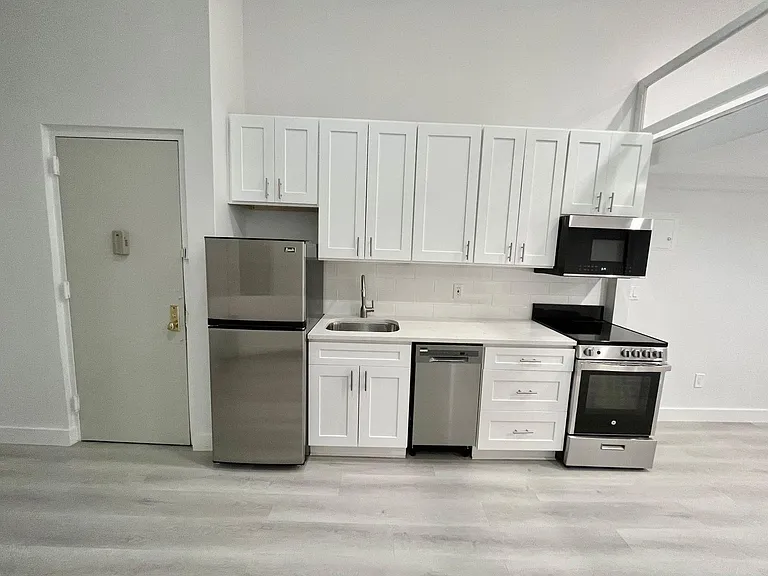 440 10th Ave #1RS — Photo 5
