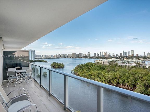 3rd image of 16385 Biscayne Blvd Unit 1216