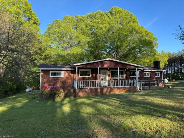 103 Hanna St, Mayodan, NC 27027