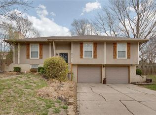 6815 NW Pleasantview Dr, Kansas City, MO 64152