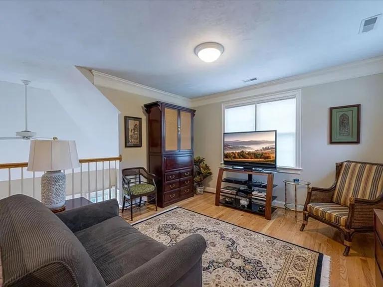 68 Charles Ct — Photo 16