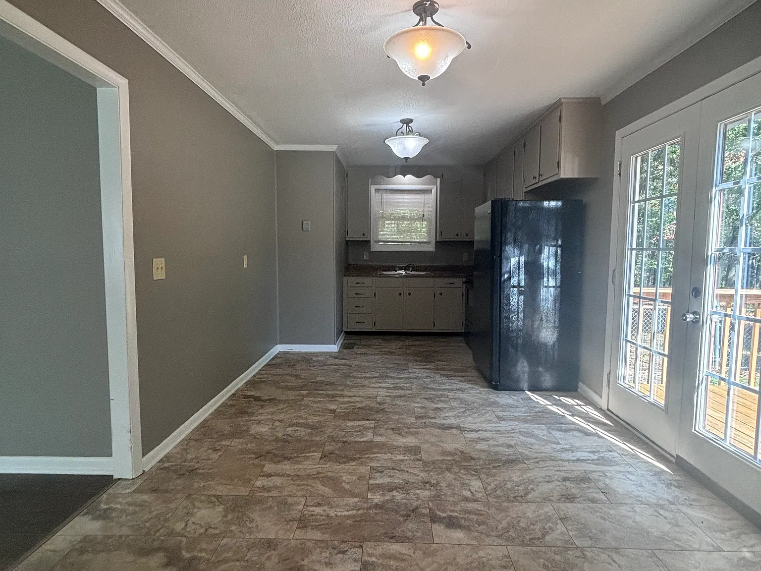 3 bed, 1.5 bath, 1050 sqft, $1,495 — Photo 3