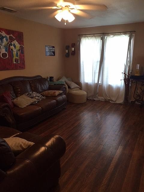 2nd image of 1231 W Swan St