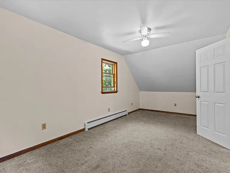 1672 Sweet Hollow Rd — Photo 24