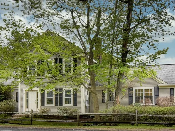 84 N Main St, Sherborn, MA 01770
