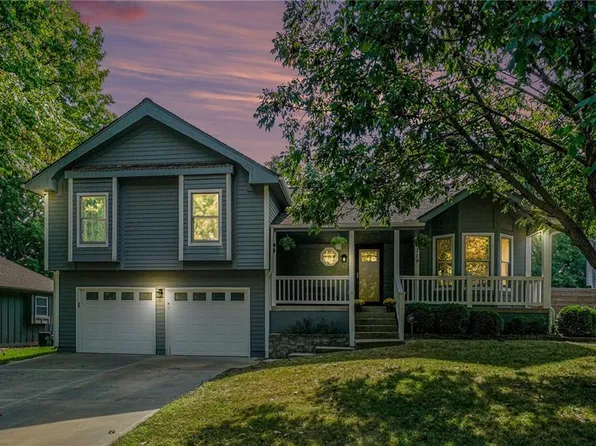 1319 NE Depot Dr, Lees Summit, MO 64086