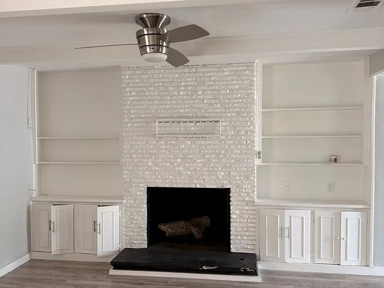 1120 Misty Glen Ln — Photo 6