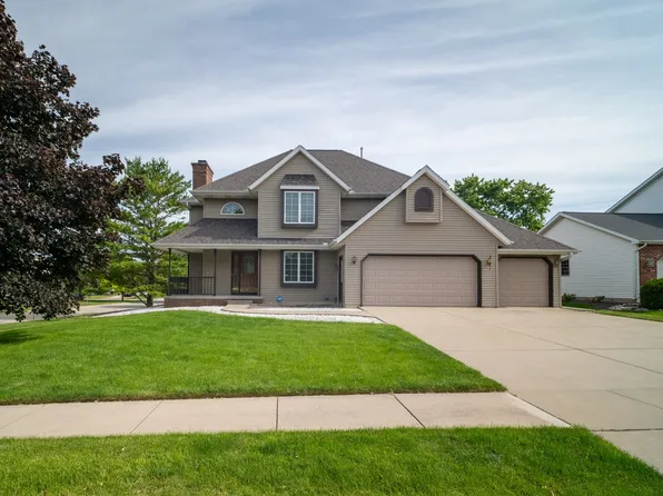 3202 Eagle Crest Rd, Bloomington, IL 61704