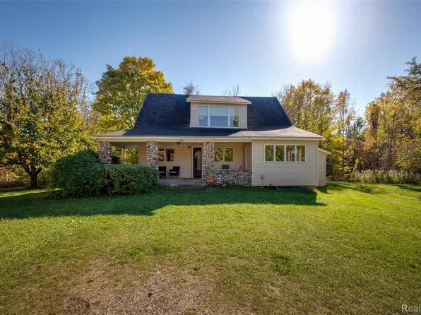 11870 E Lee Mann Rd, Northport, MI 49670